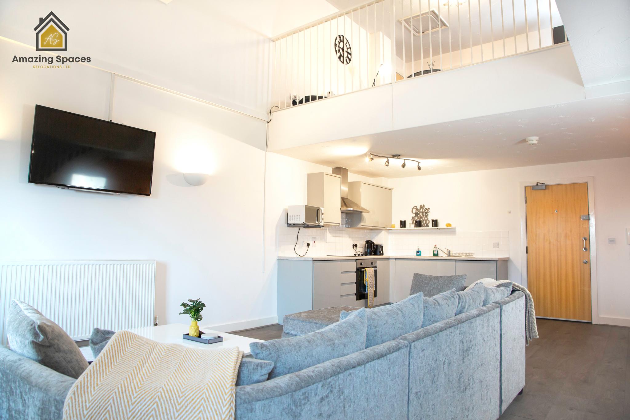 LARGE UNIQUE 2 BEDROOM DUPLEX APARTMENT WITH PRIVATE PARKING & FREE WIFI