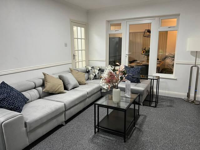 Large 4 Bed|Games Area|Parking|2