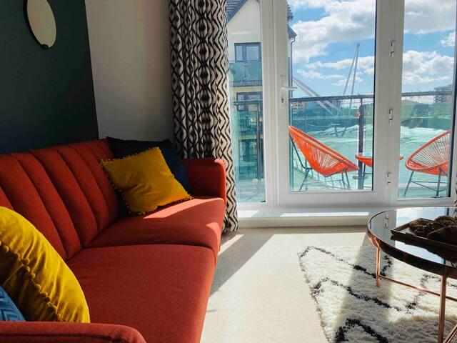 Luxury 2 Bedroom waterfront apartment with balcony5