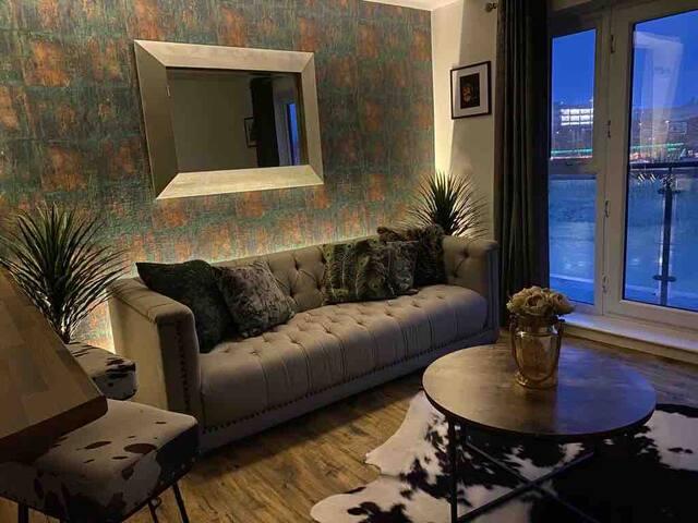 Luxury Riverfront Apartment3