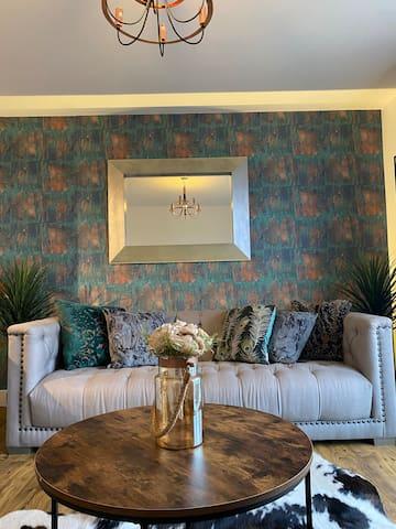 Luxury Riverfront Apartment4