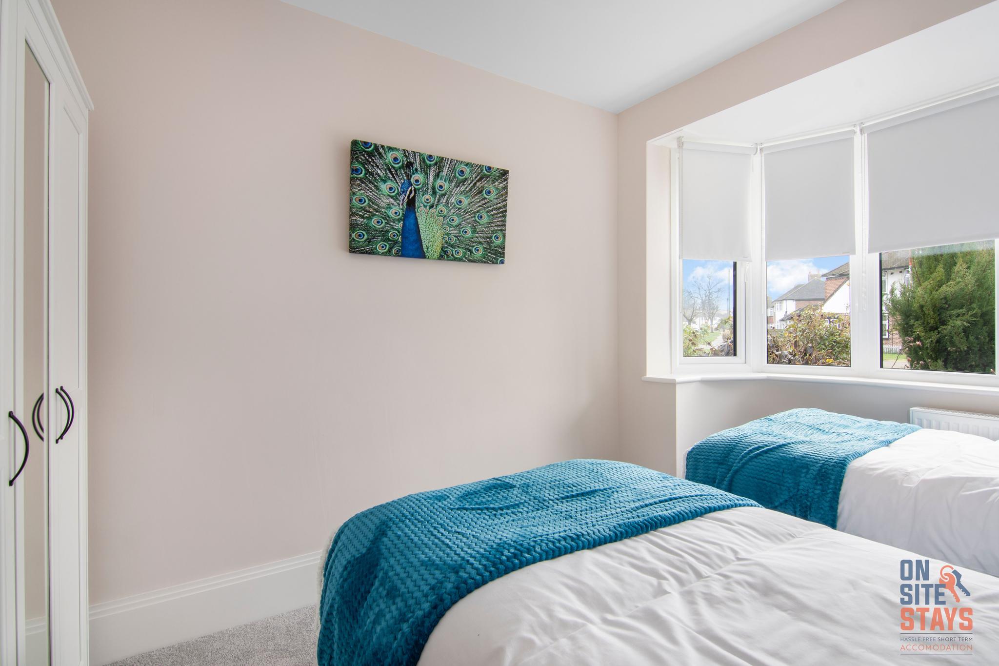 Gorgeous 4-BR w. Entertainment Space & Parking6