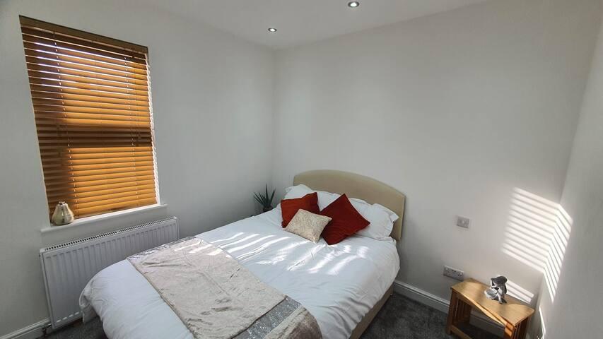 Amazing Room & Ensuite + Parking3