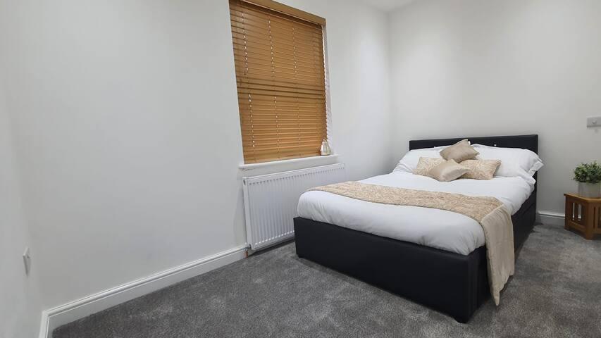 Amazing Room & Ensuite + Parking6