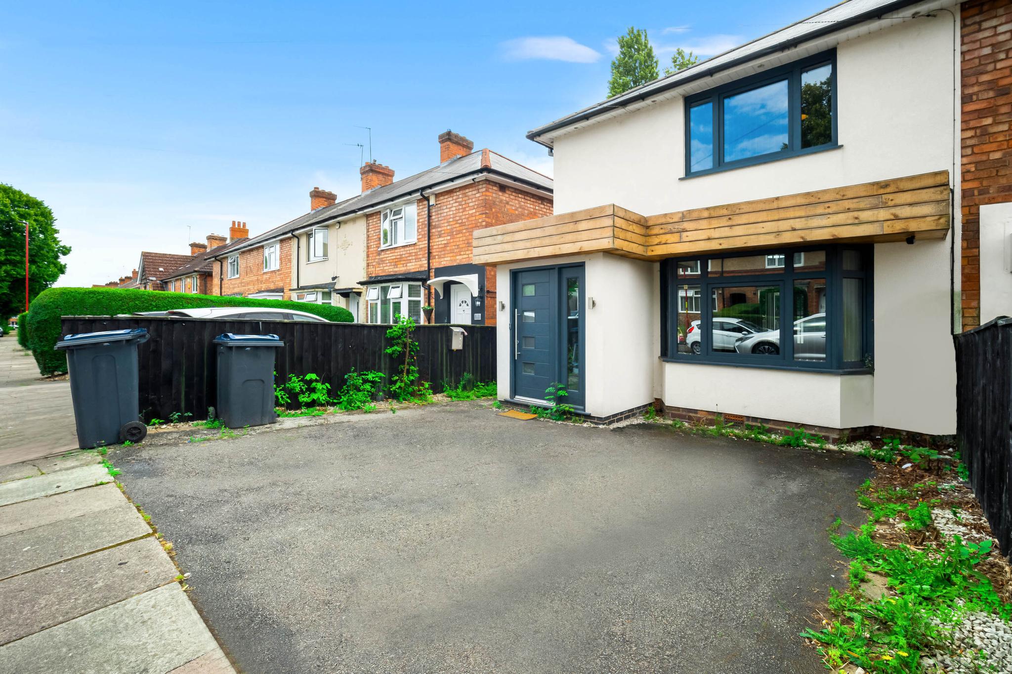 3 Bedroom Luxury Home with Free Drive Parking