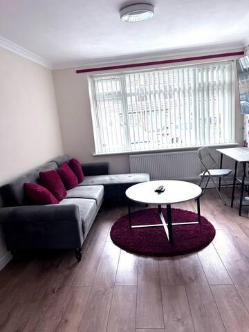 Luton Home, Near L&D - Free Netflix, Parking, Wifi6