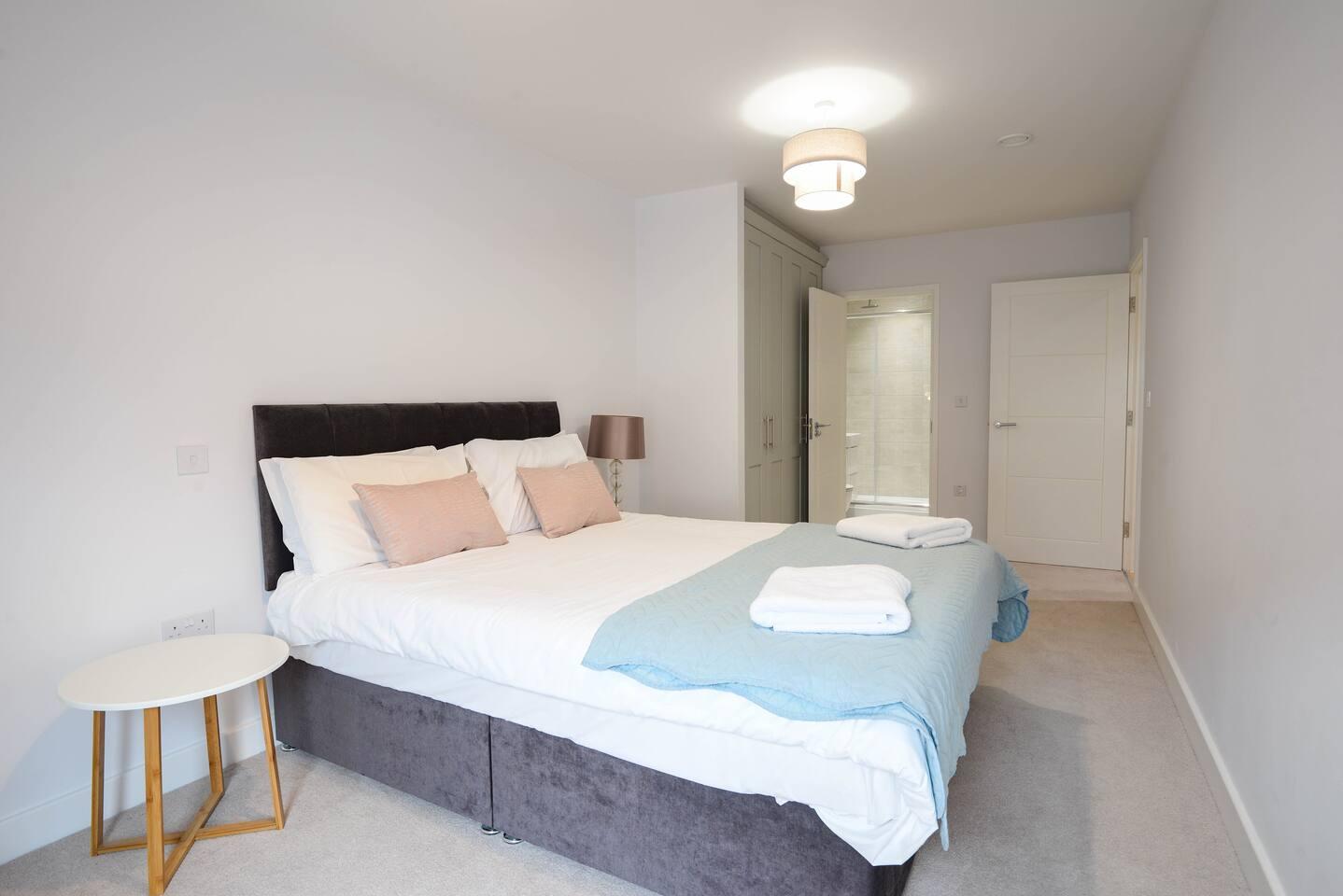 Weybridge - Luxury 2 bedroom apartment5