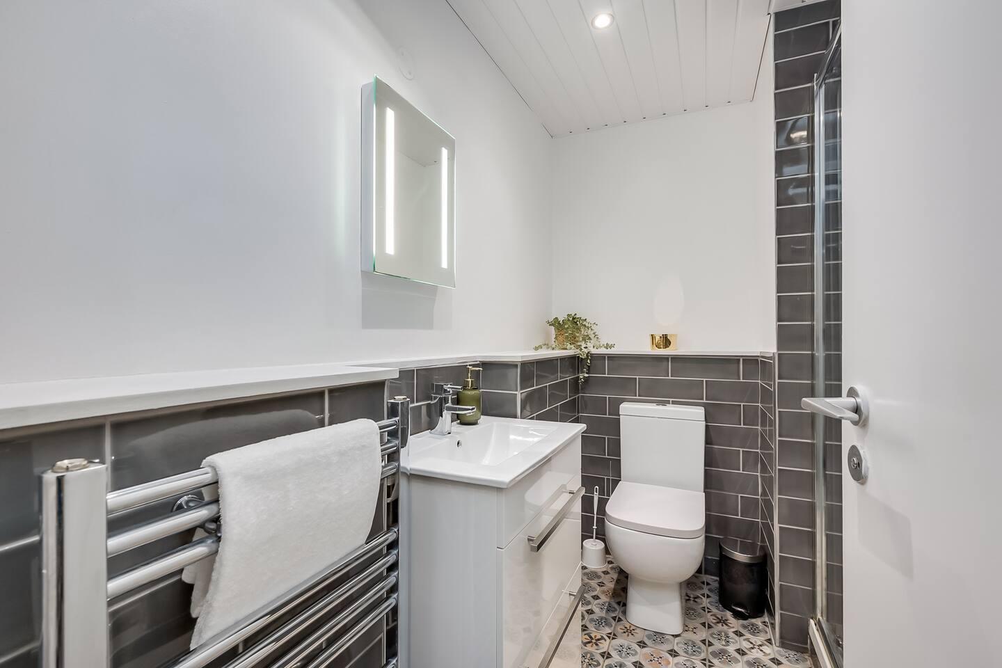 Belfast City apartment with free parking!6