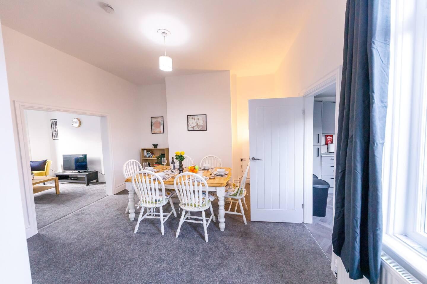 Huge 5Bed Nr Nissan&CrownWorks WIFI & Parking4