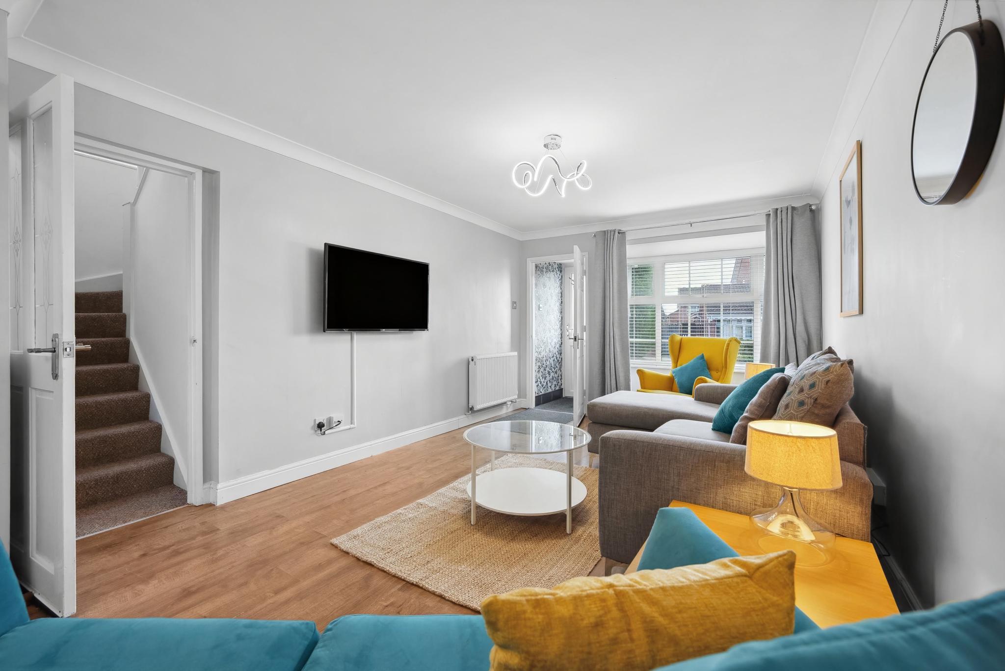 Denshaw House · 4 BD · 2 Bath · Parking2