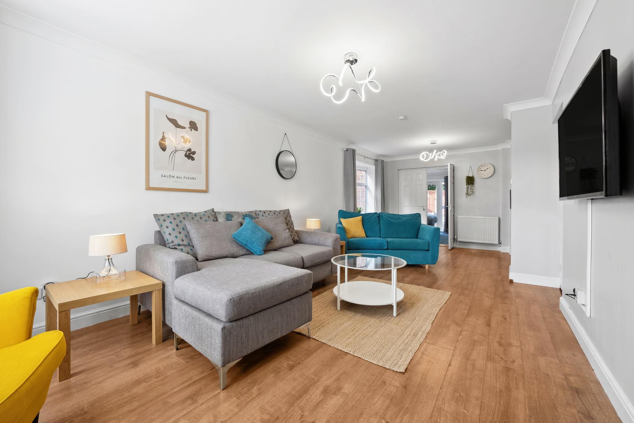 Denshaw House · 4 BD · 2 Bath · Parking