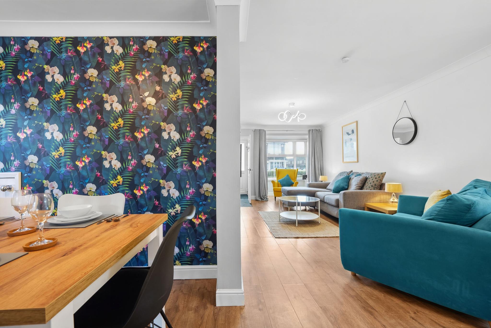 Denshaw House · 4 BD · 2 Bath · Parking4