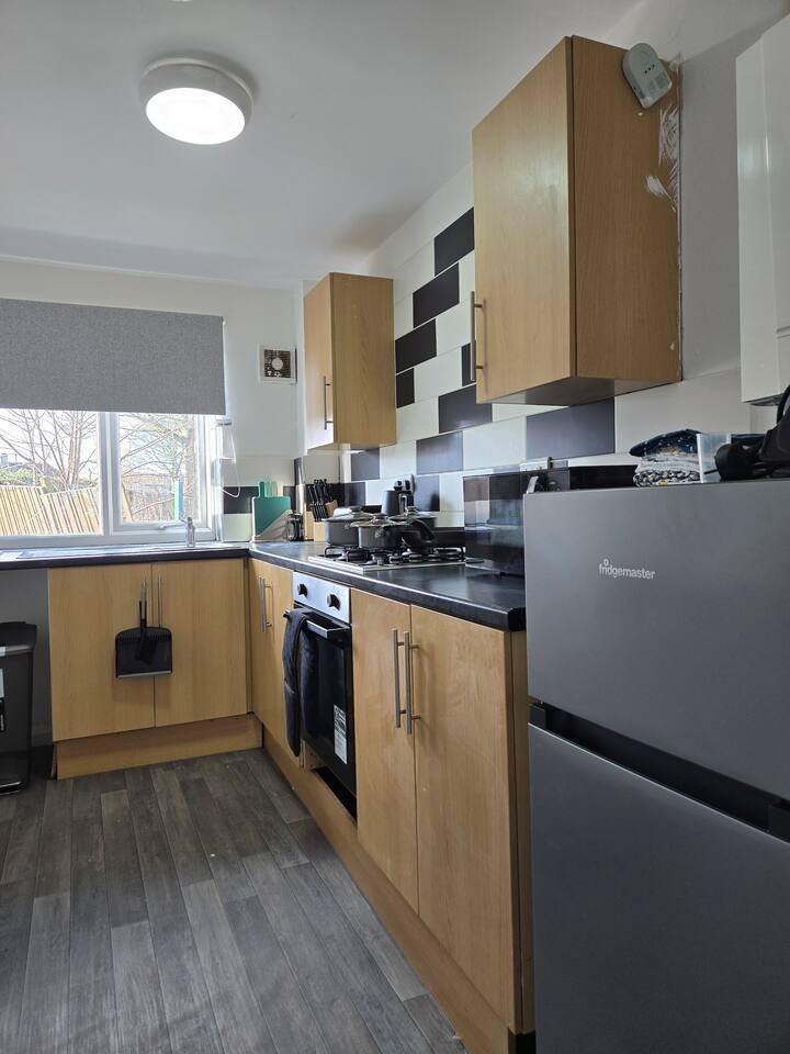 2bed Cowgate next Newcastle Golf Club Free Parking3