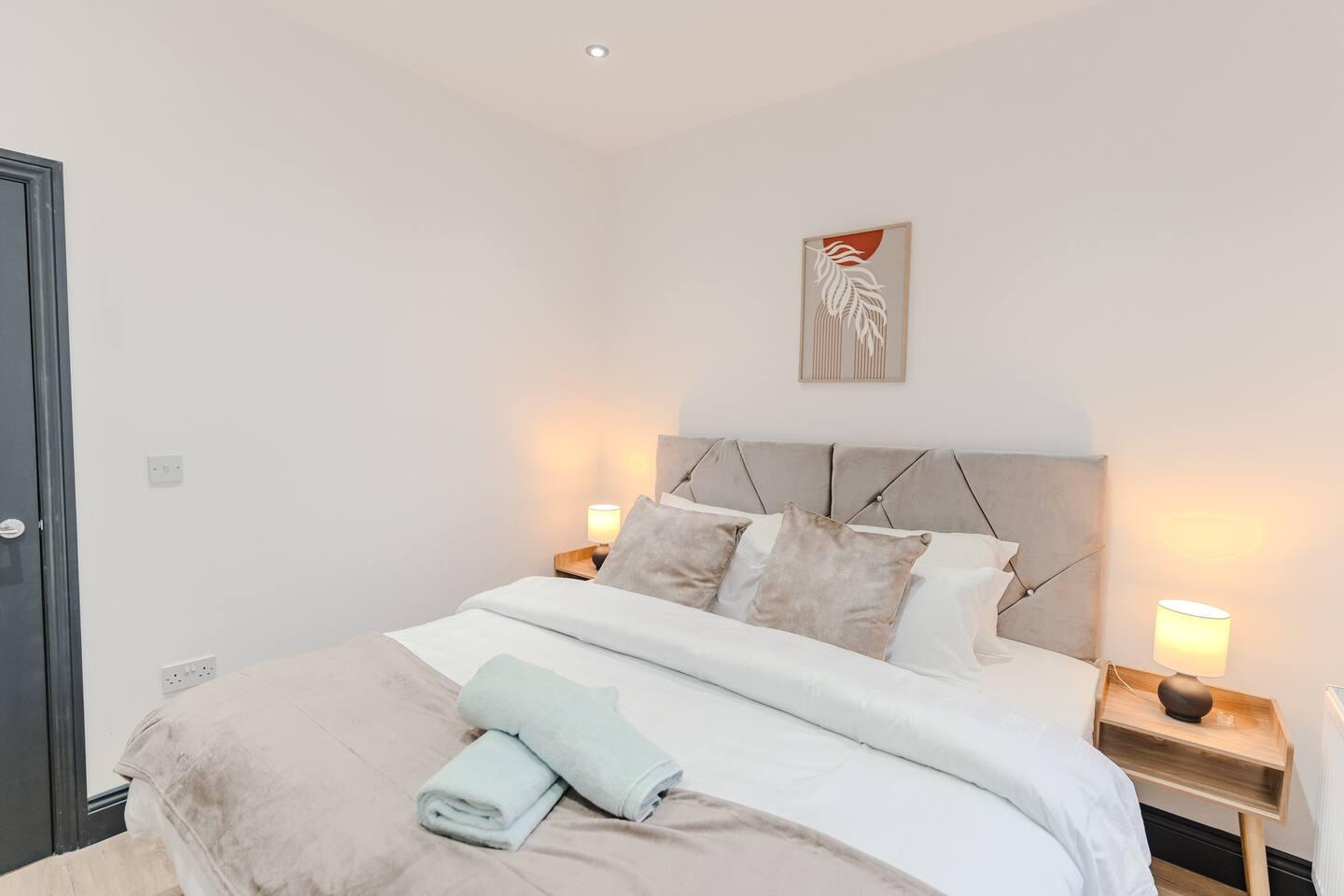 Charming & Cozy 2 BR flat, Free parking, Central6