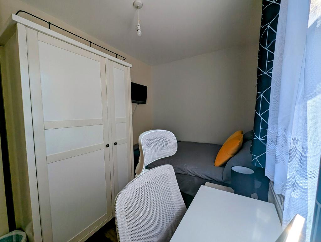 Large single Room with WC in Hounslow Town Centre4