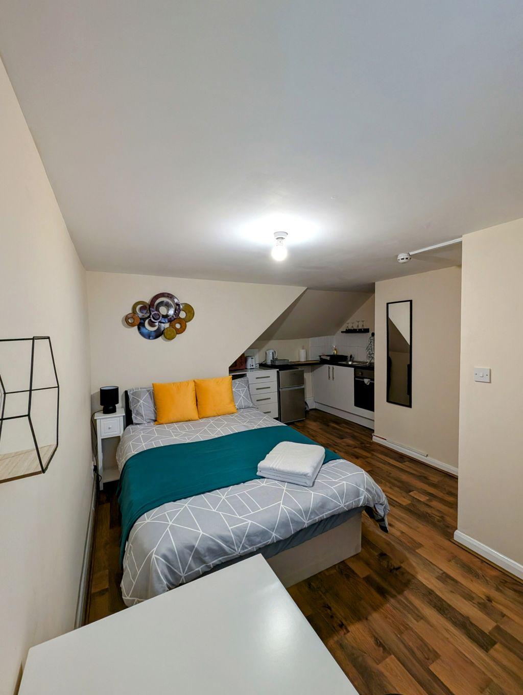 Cosy studio close to Heathrow Airport