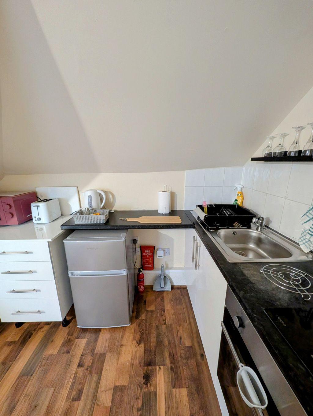 Cosy studio close to Heathrow Airport4