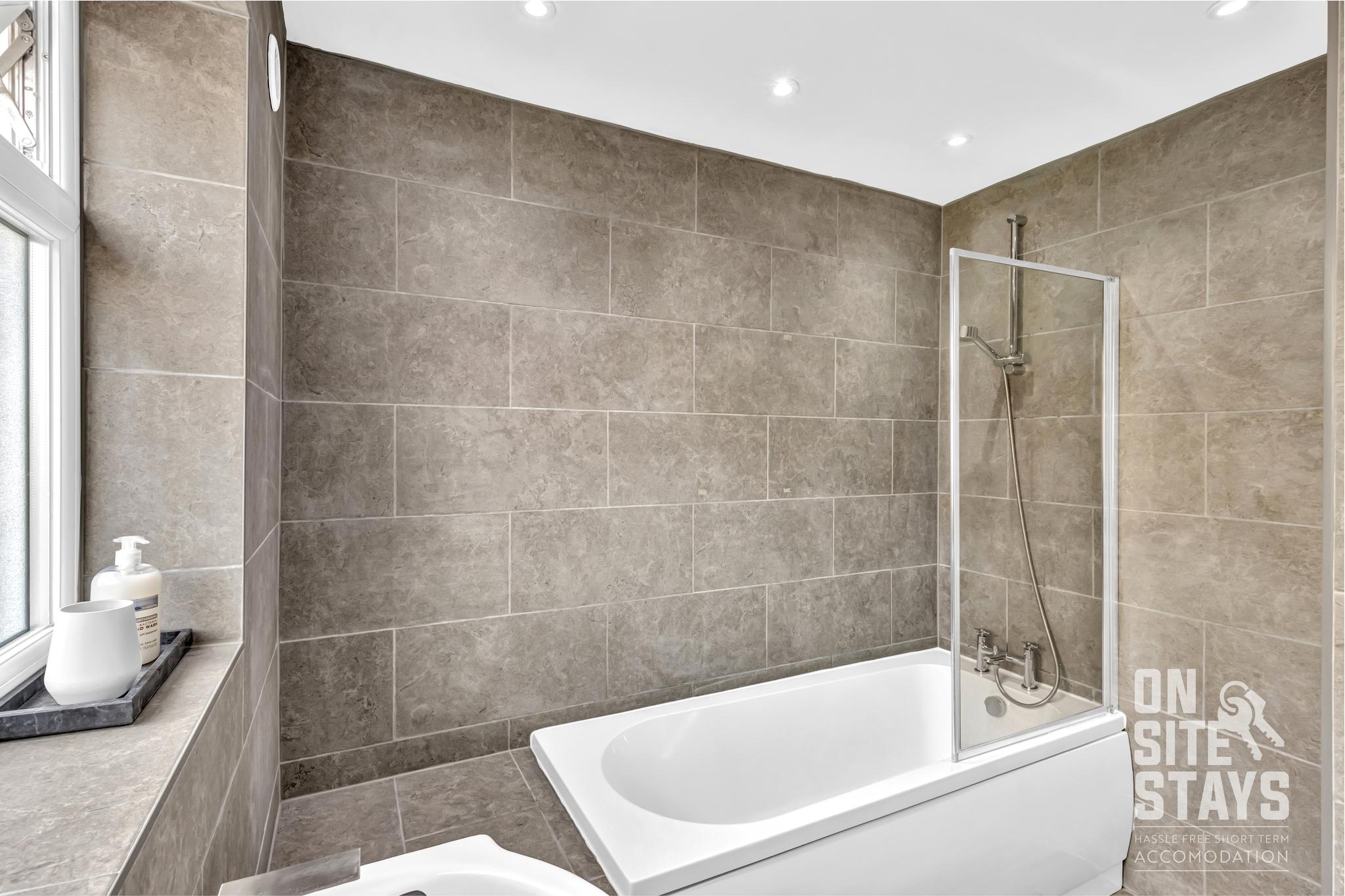 3 bedroom, 2 bathroom, driveway and Garden3