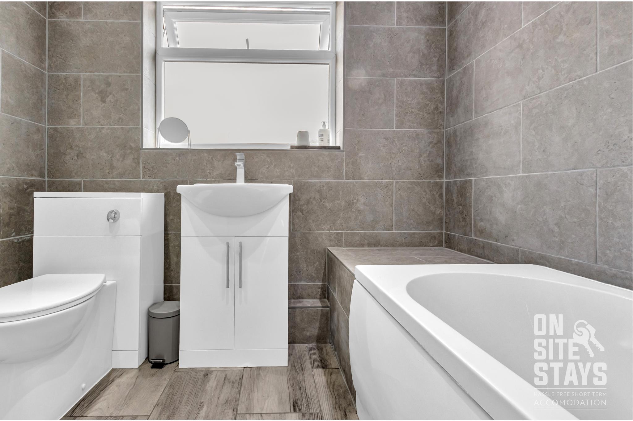 3 bedroom, 2 bathroom, driveway and Garden2