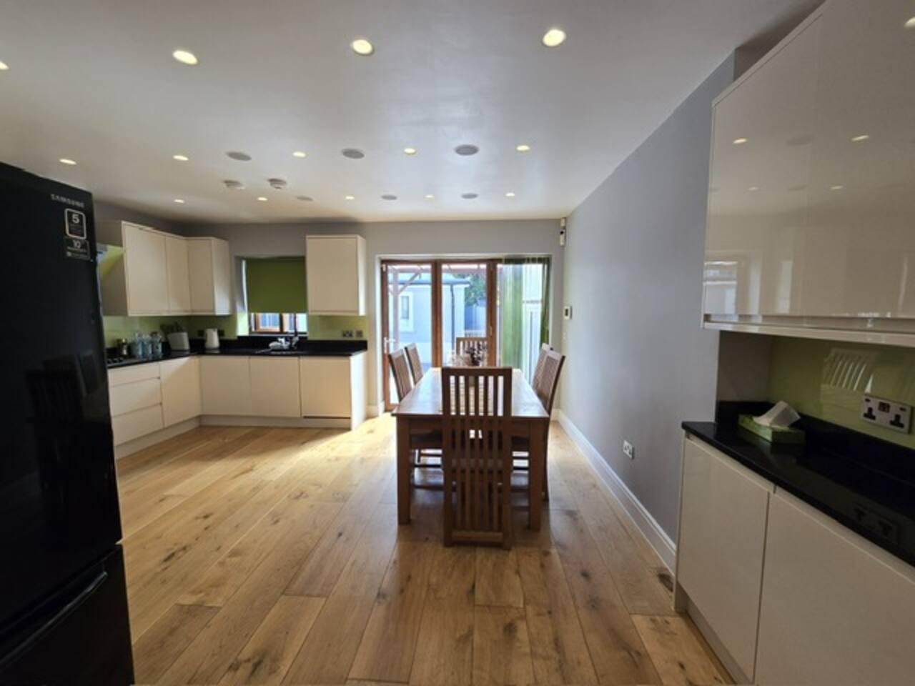 Spacious 3 bedroom home near Enfield Town