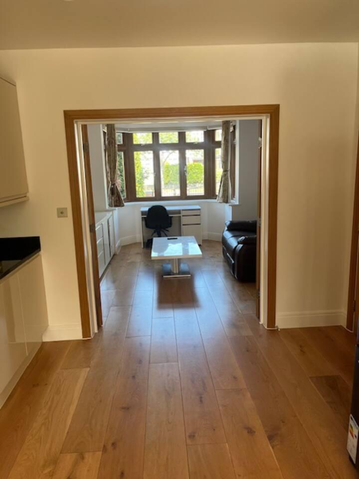 Spacious 3 bedroom home near Enfield Town3
