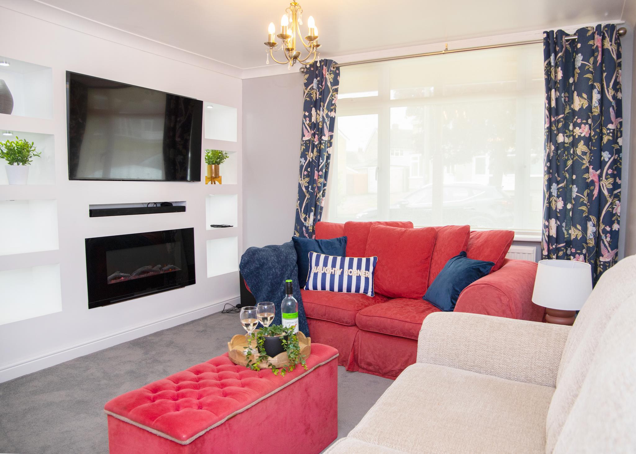 Large 3 Bed House - Free parking5