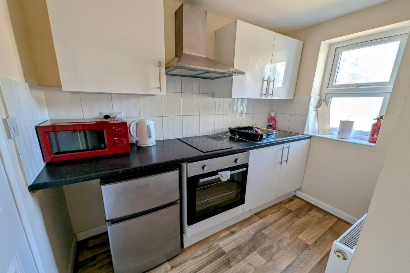 Spacious Studio with Private Kitchen and Bathroom5