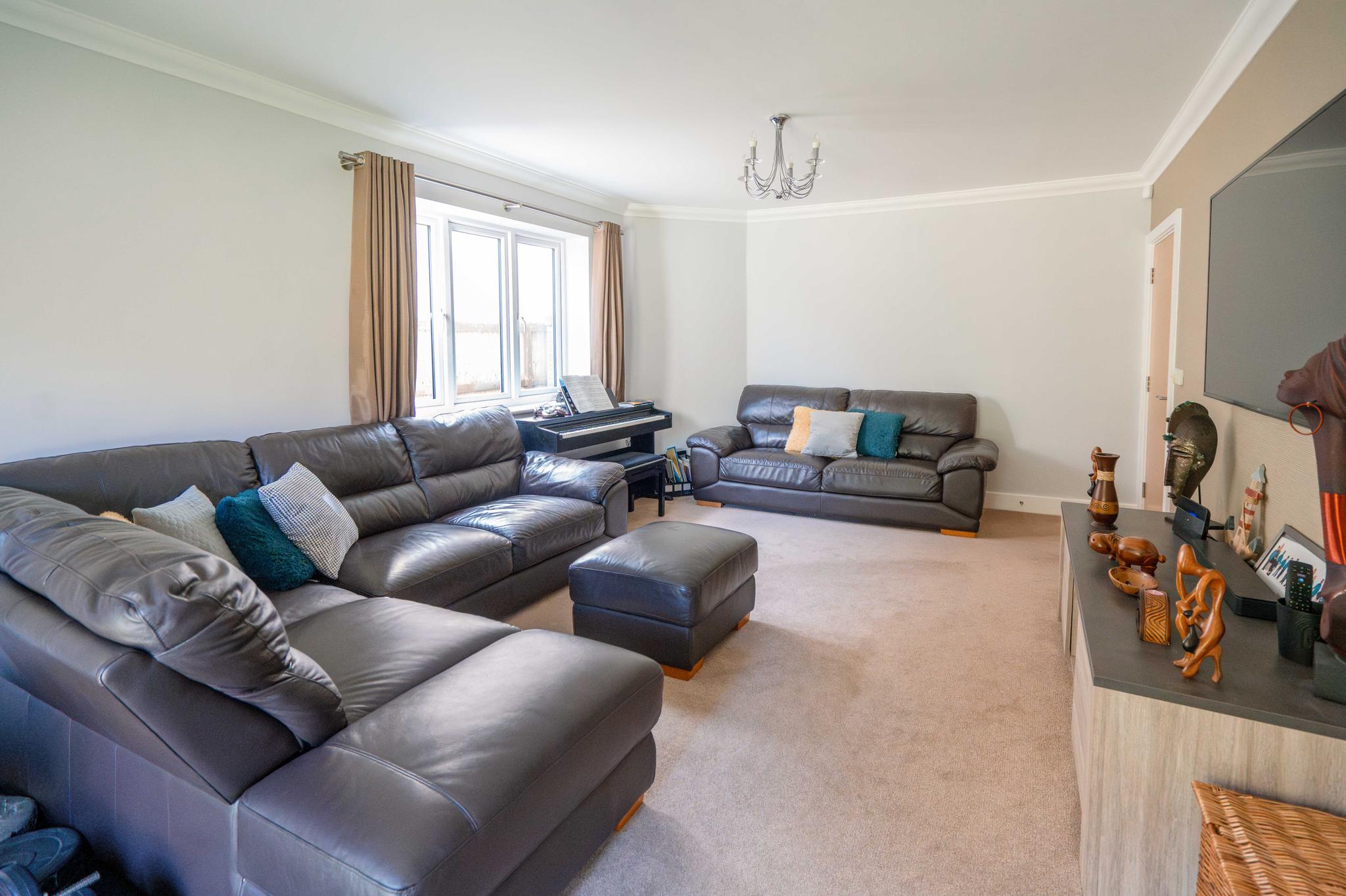 Peaceful double bedroom5