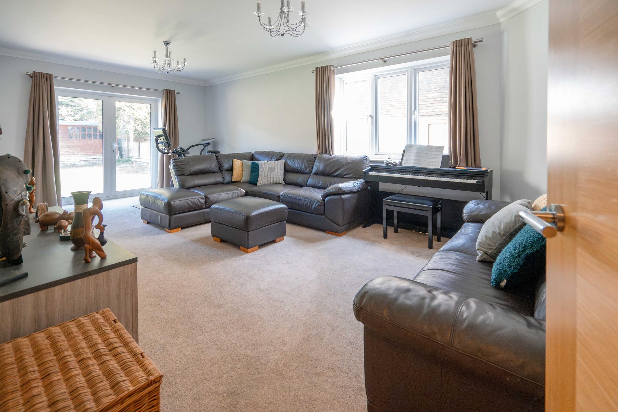 Peaceful double bedroom6