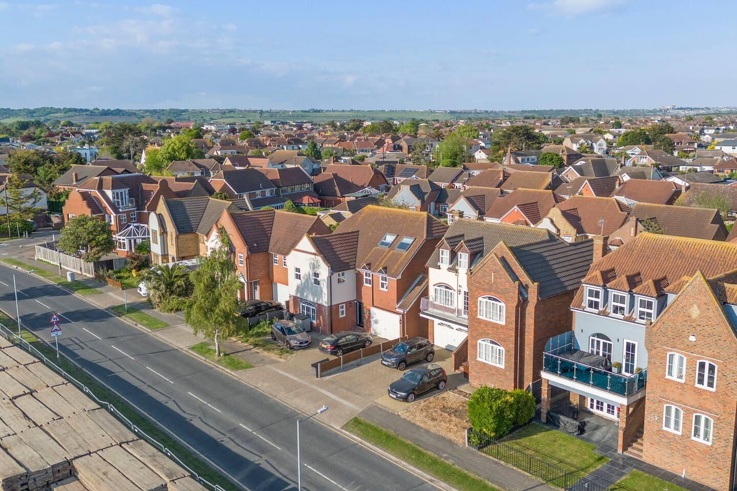 Large House Essex beach with Pool-Hot tub & Gym6