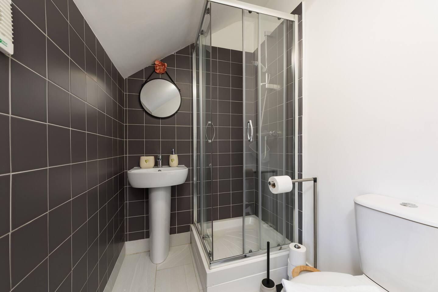 Stylish 1-BR Flat @ Town Centre2