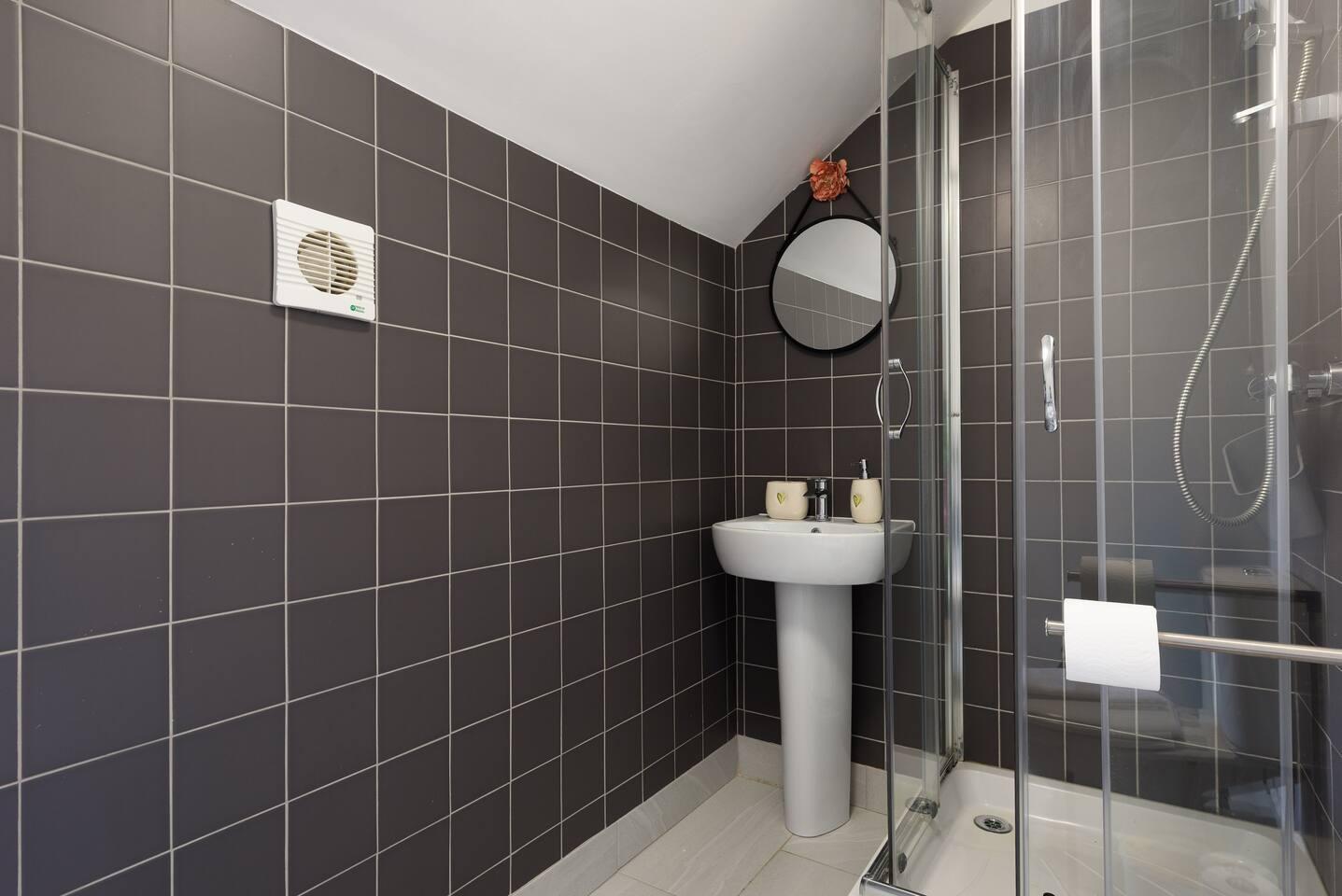 Stylish 1-BR Flat @ Town Centre3