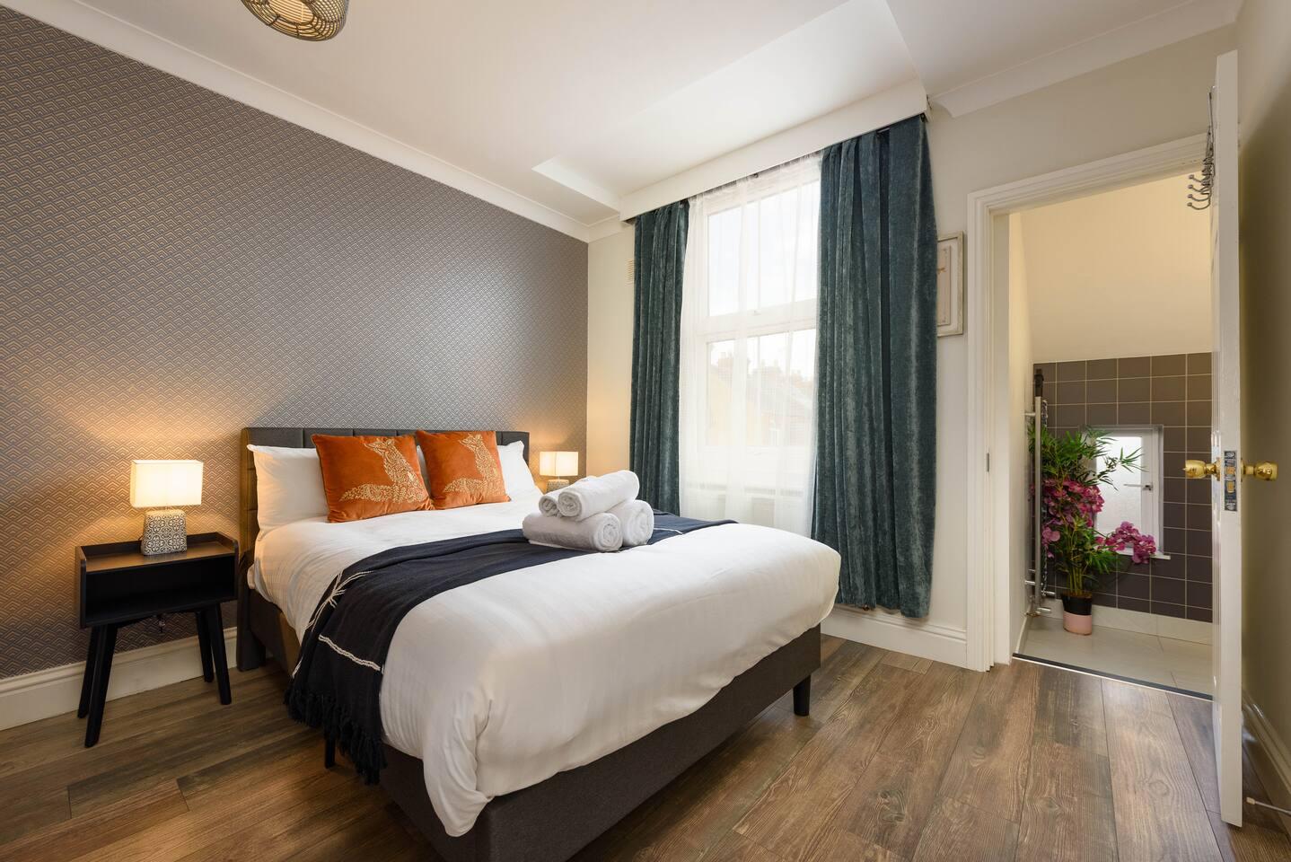 Stylish 1-BR Flat @ Town Centre4