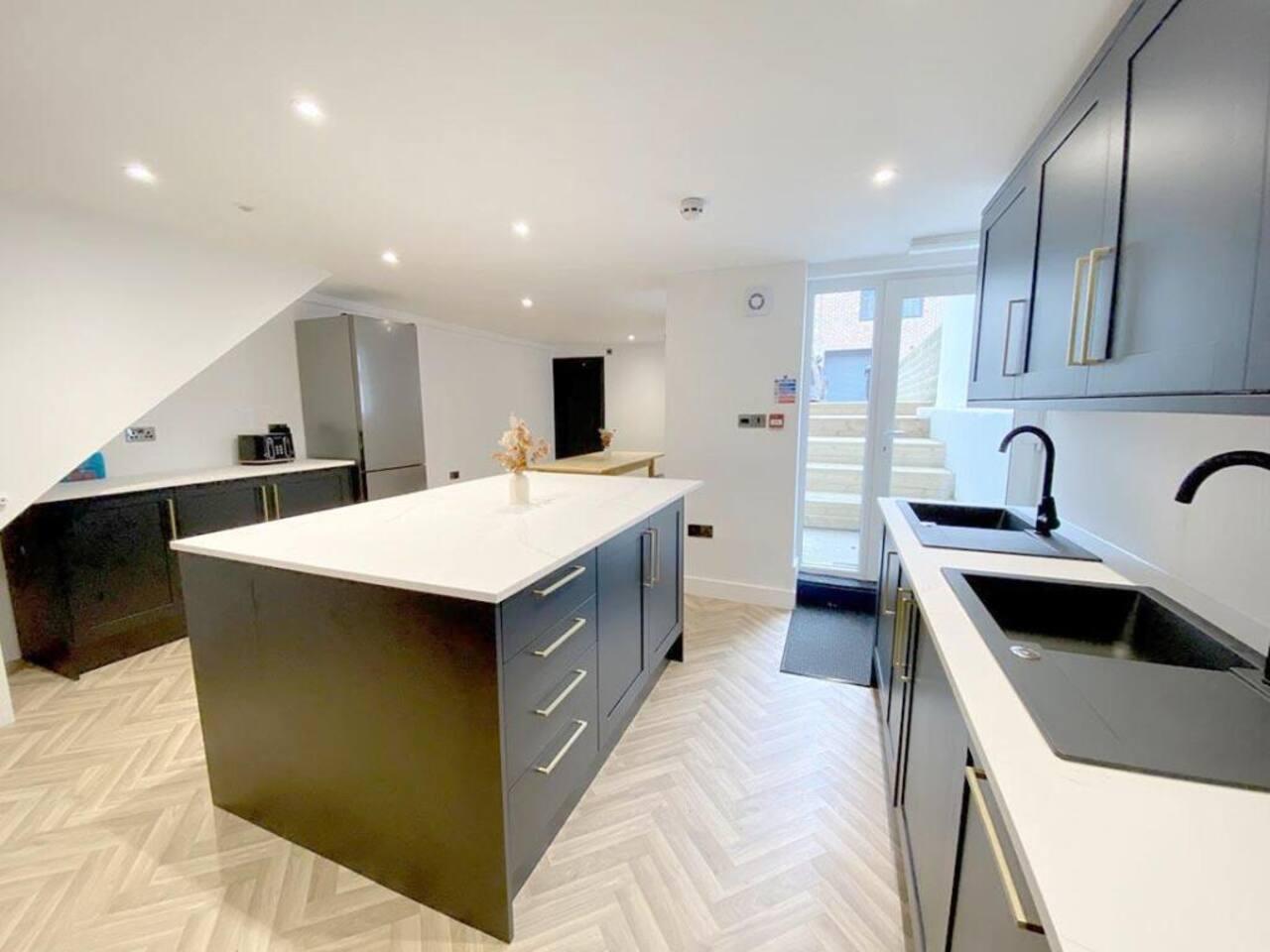 Eleven on Dragon - Boutique Hotel Rooms & Studio6