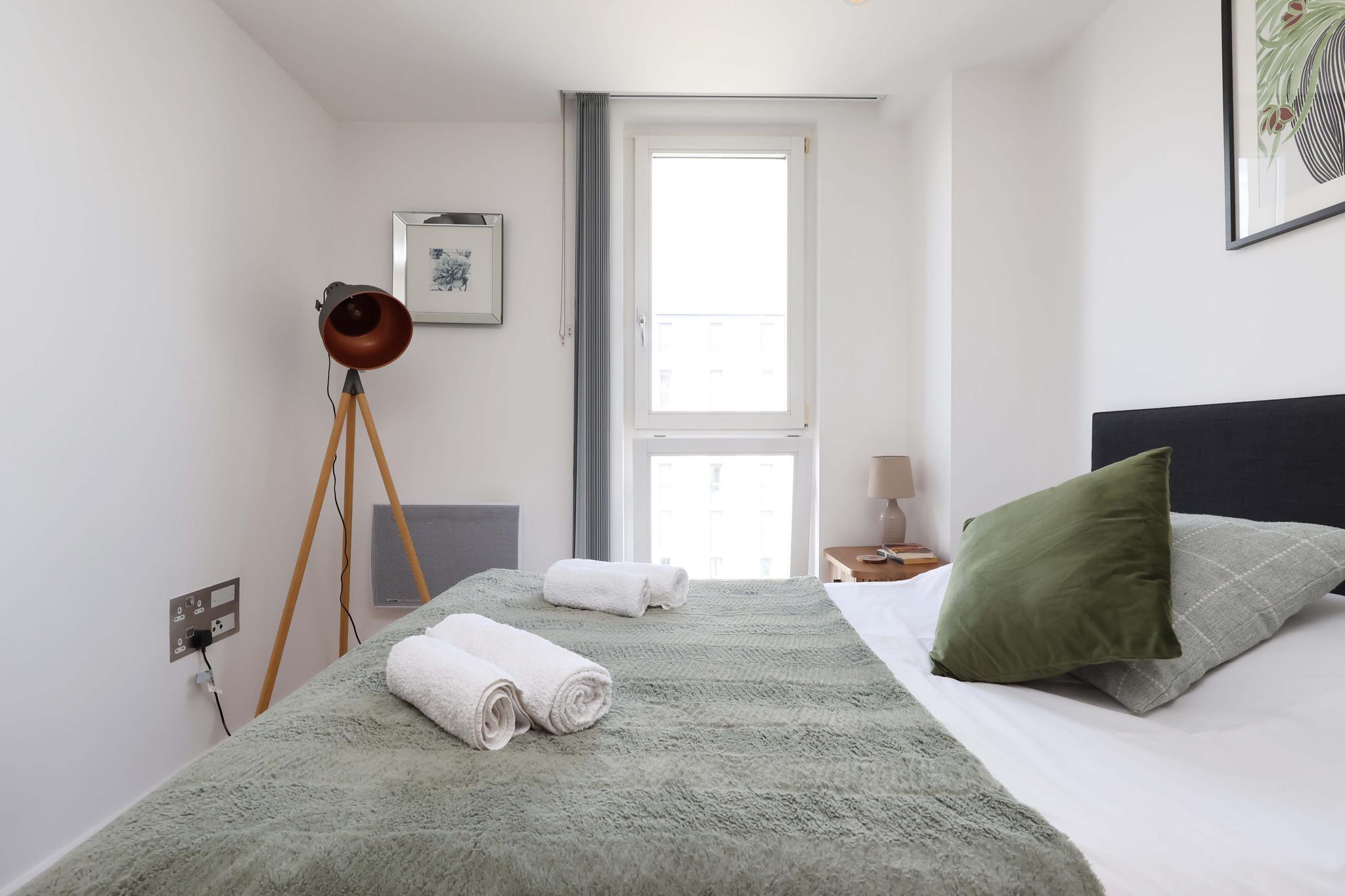 Central Apt-Parking-2Bed-2Bath-By FabAccommodation2