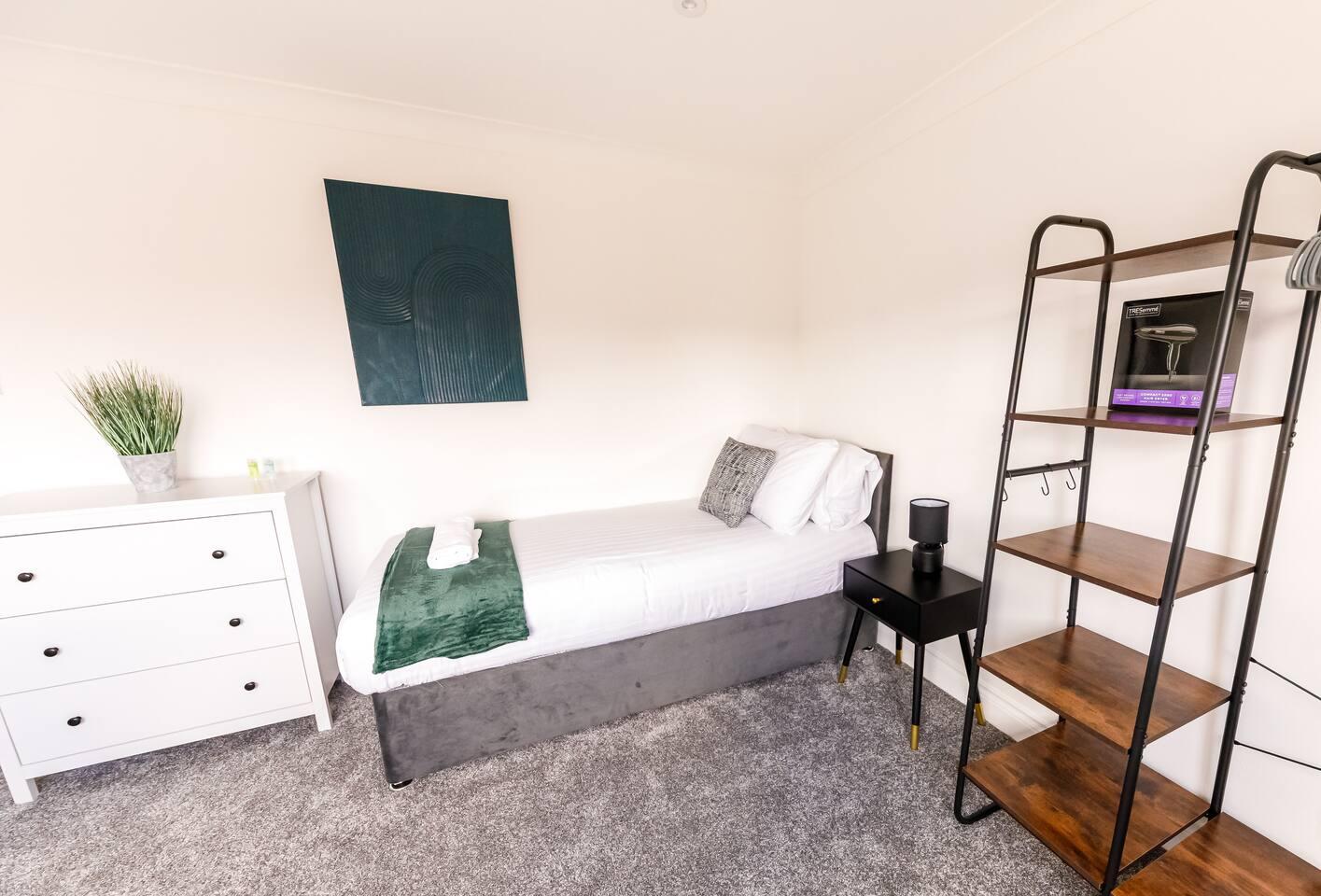 3BR Modern Stay + Wi-Fi/Parking6