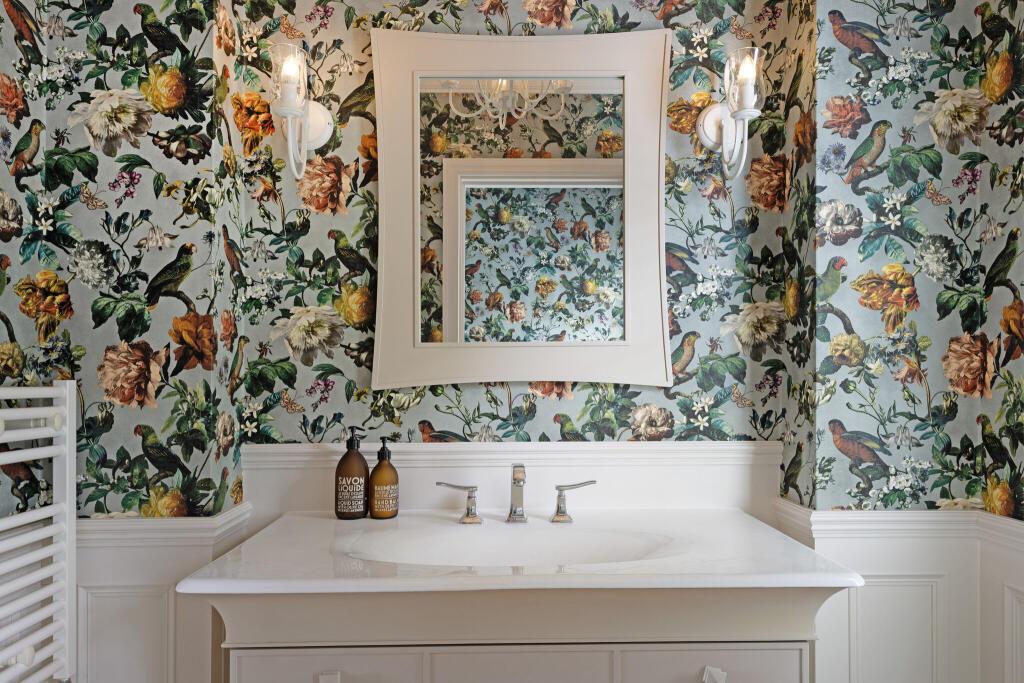 Luxury Mansion Farnham | pool gym EV Charger annex3