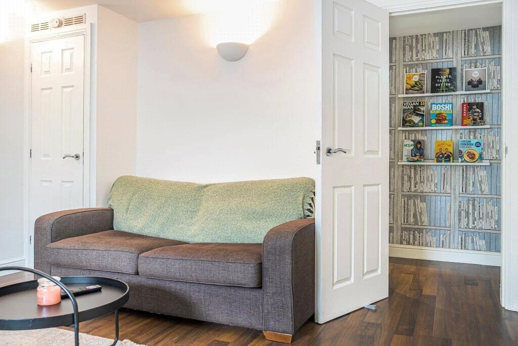 Central 2-Bed, 2-Bath + Sofa Bed5