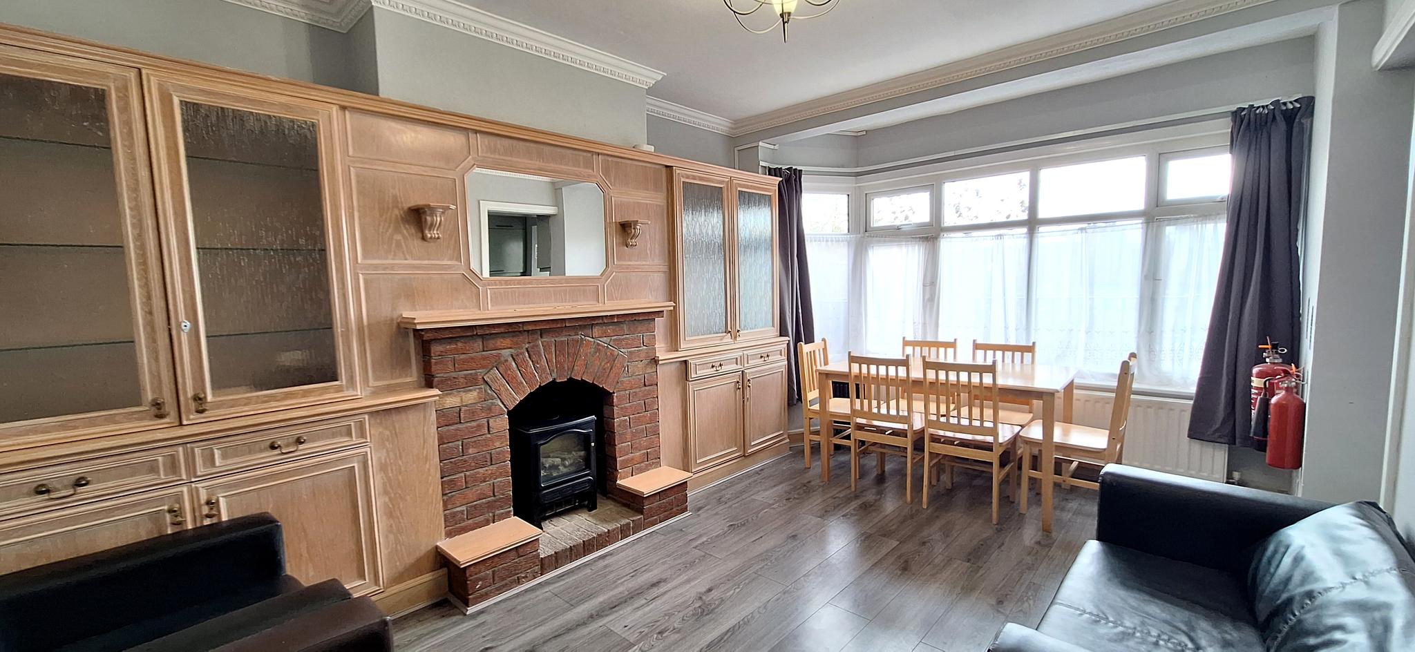 Large House Greenford Free parking3