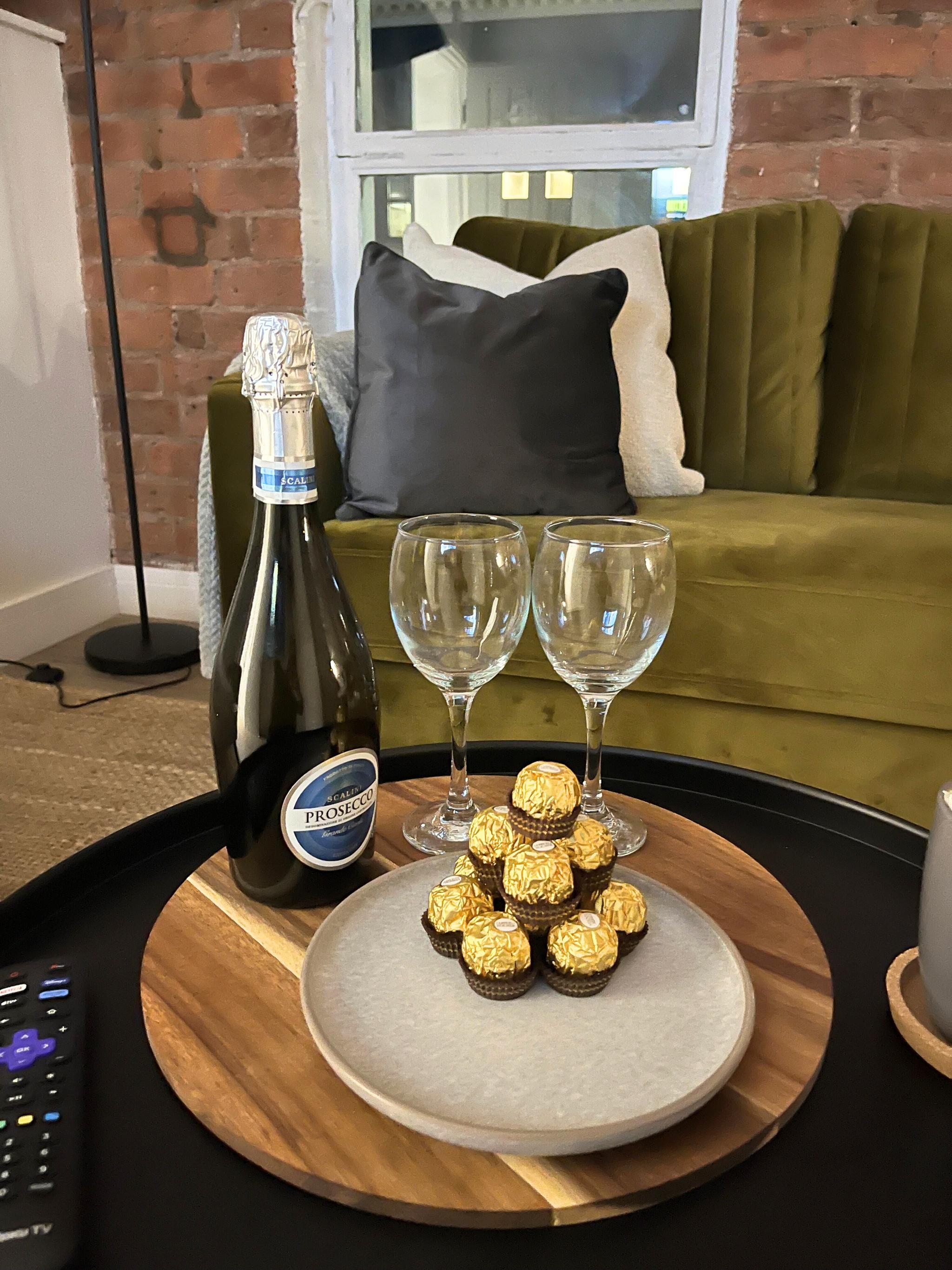 Urban Industrial Loft 2 *Private Parking*3