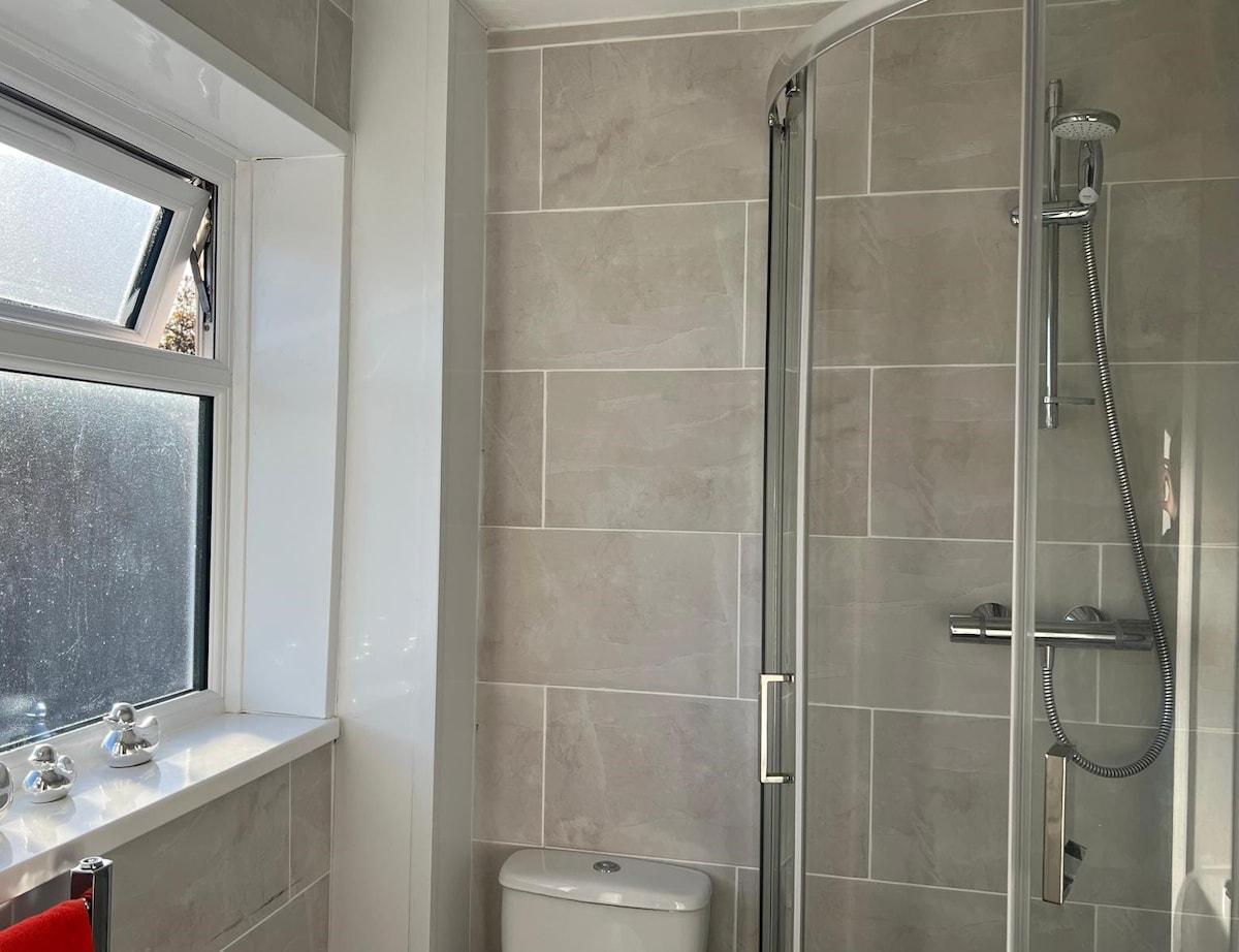 8 person 4 bedroom 4en-suite, Free Parking6