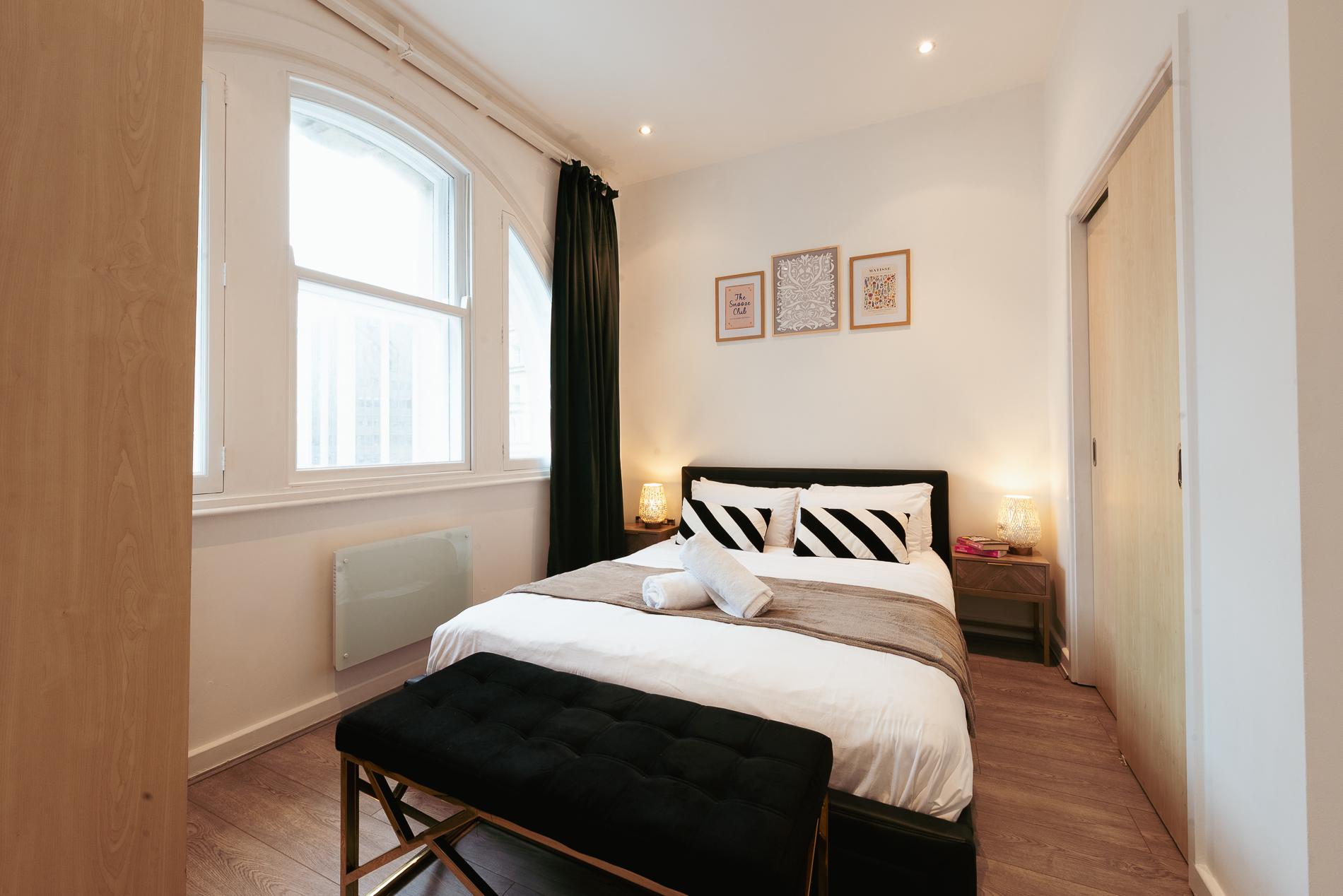 Central & Chic Flat-Sleeps 4-By FabAccommodation2