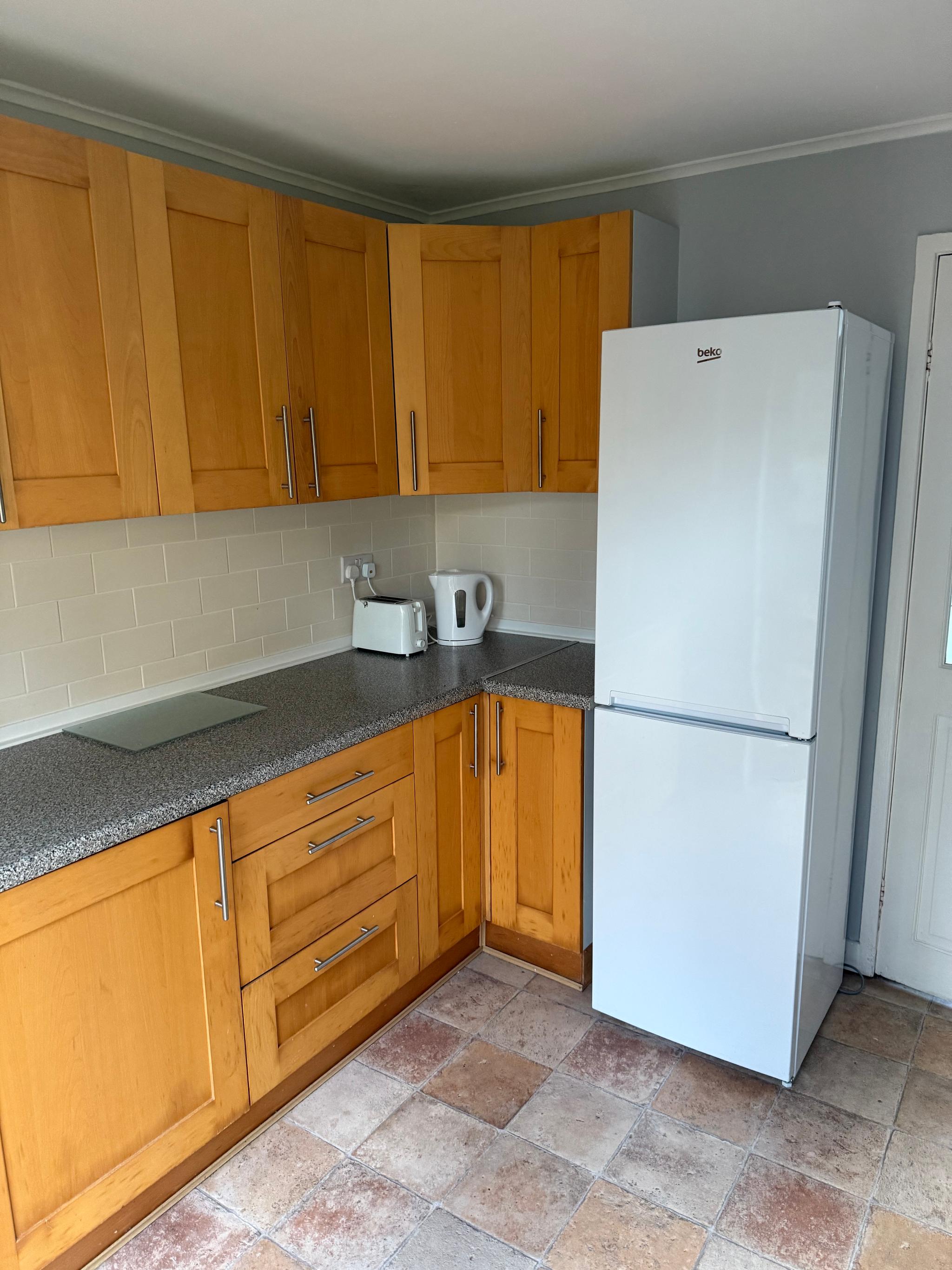3-Bed House Brighouse | Parking | Wi-Fi | Near M625