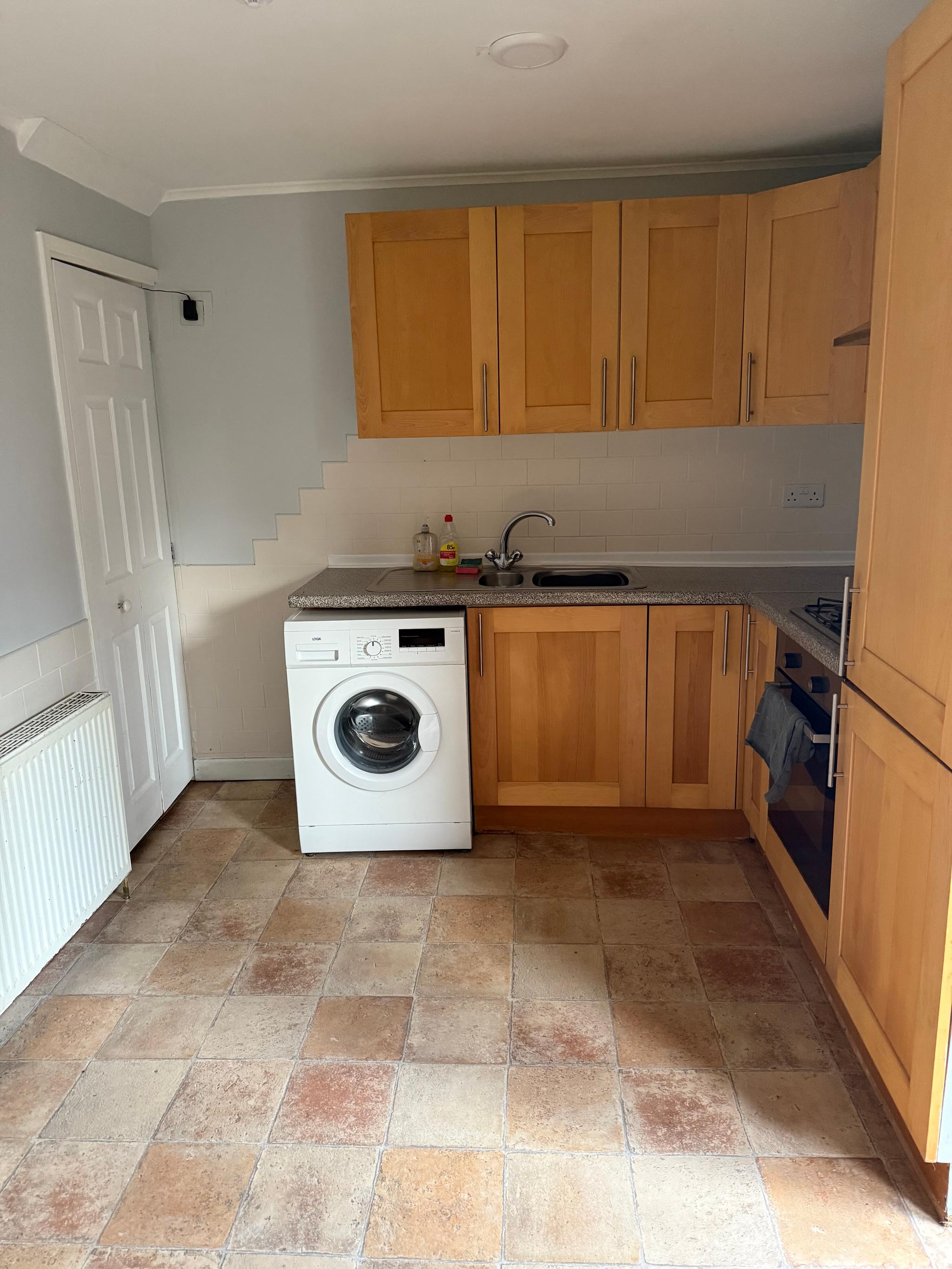 3-Bed House Brighouse | Parking | Wi-Fi | Near M626