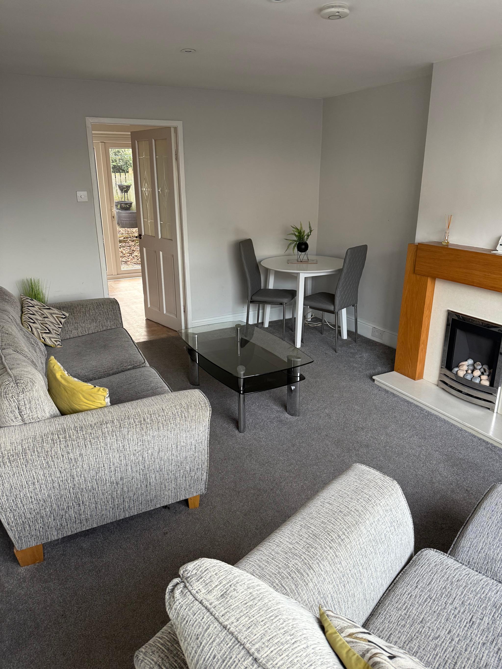 3-Bed House Brighouse | Parking | Wi-Fi | Near M623