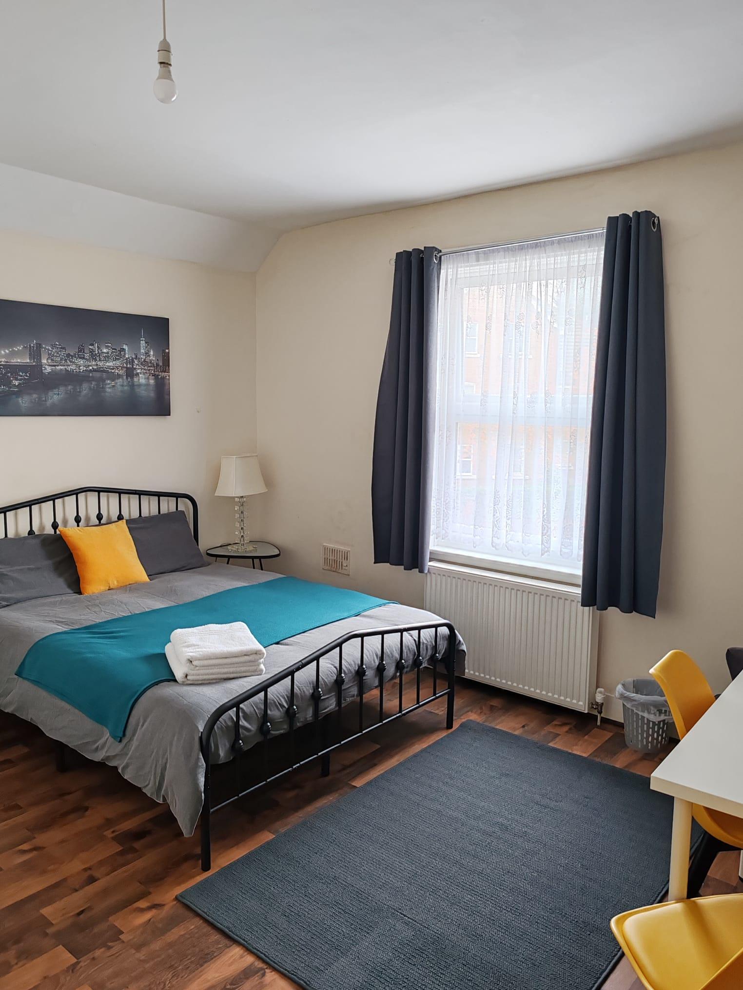 King En-Suite Room | Self-Catering | Workspace