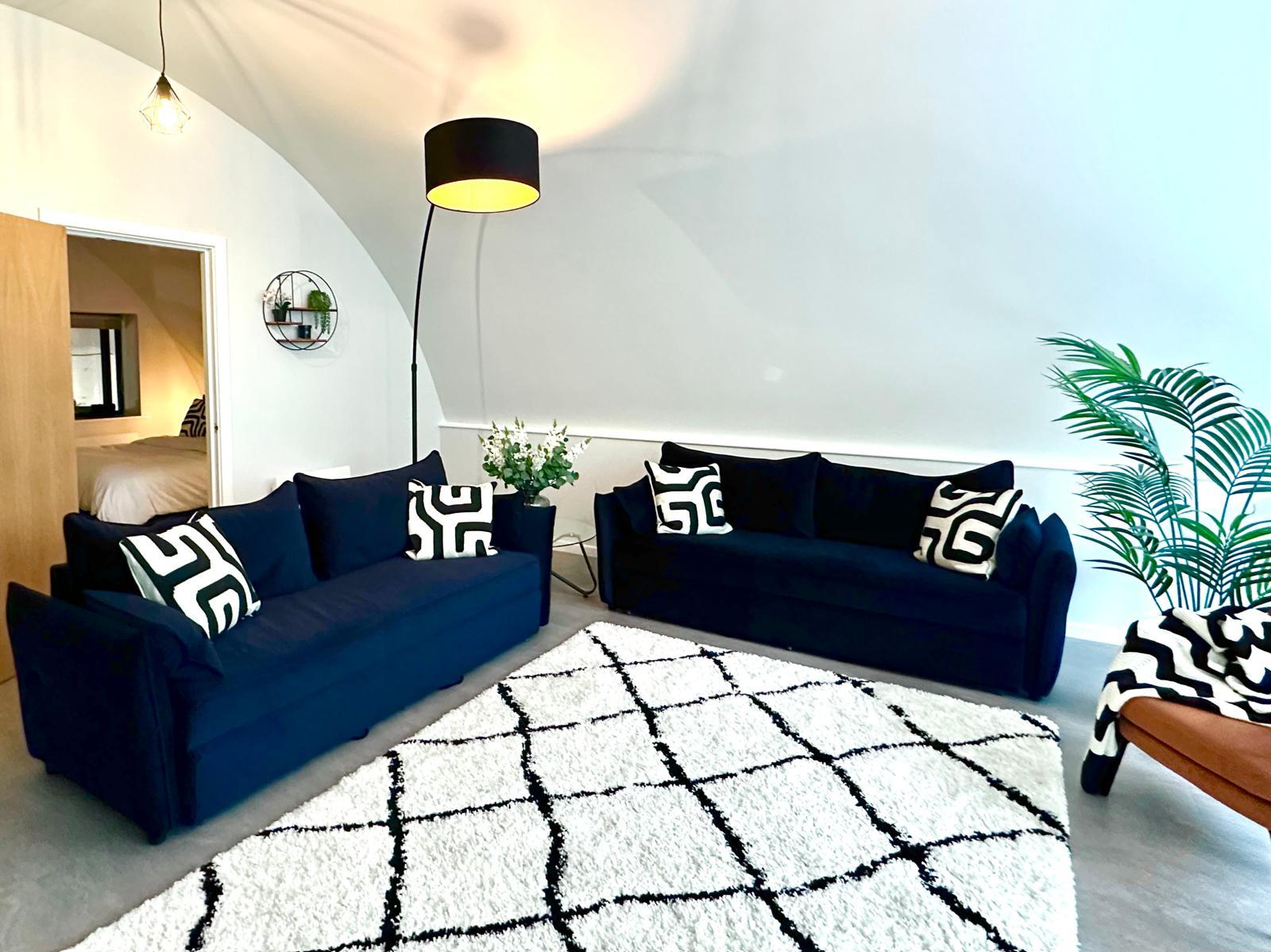 Stunning 2BR Duplex Near Centre5