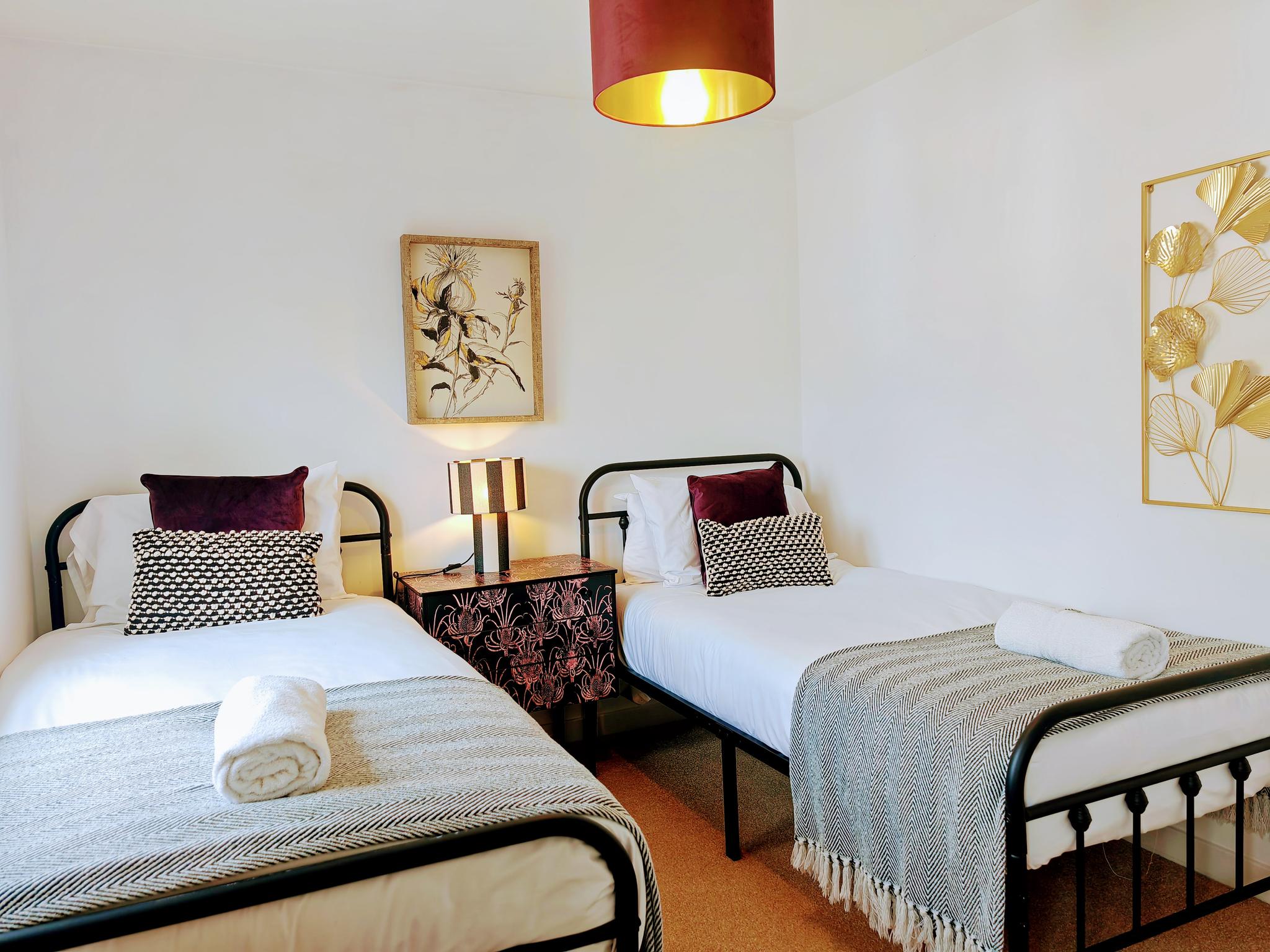 Spacious 2‑Bed Maisonette | Business & Leisure4