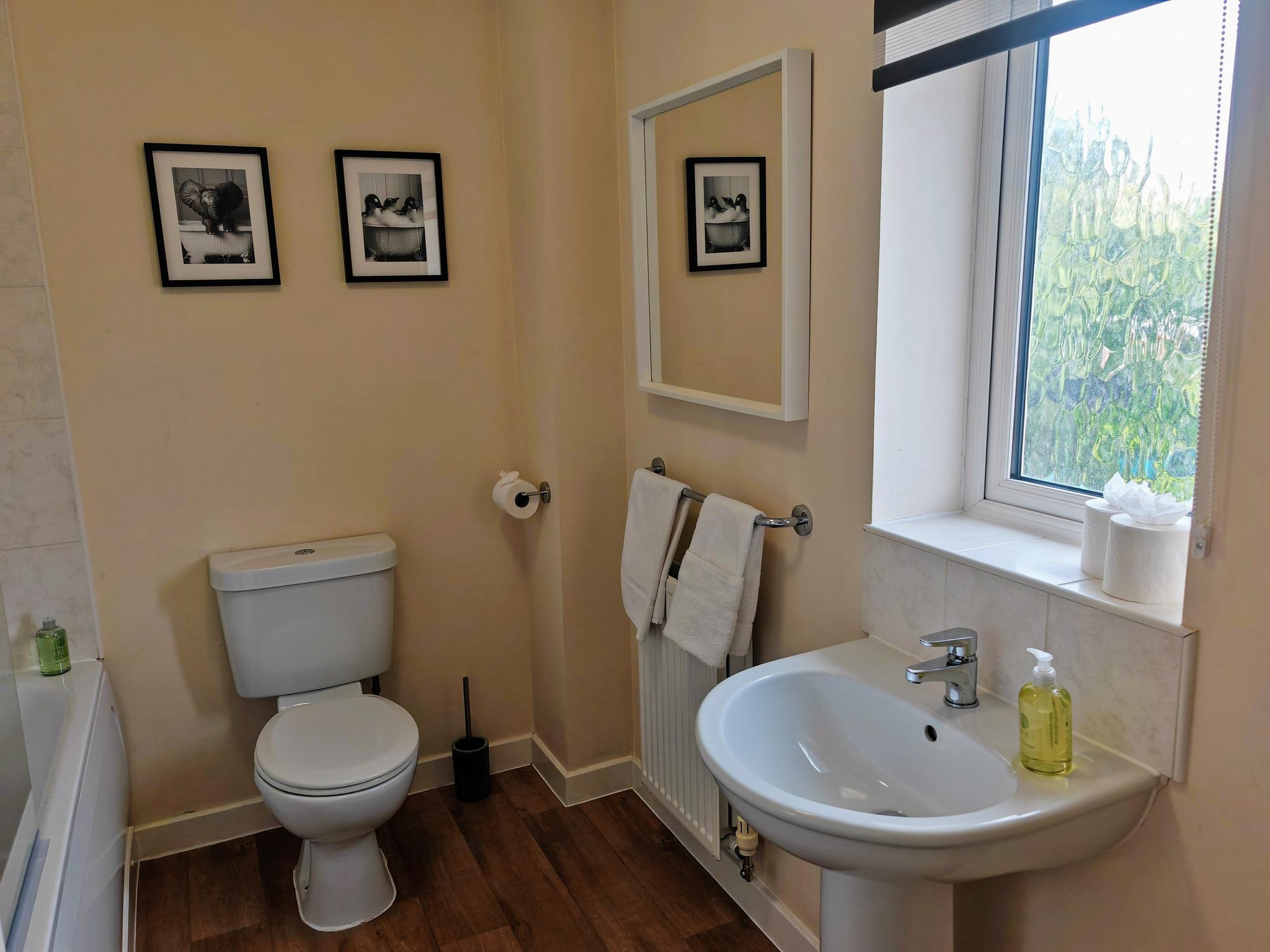 Spacious 2‑Bed Maisonette | Business & Leisure6