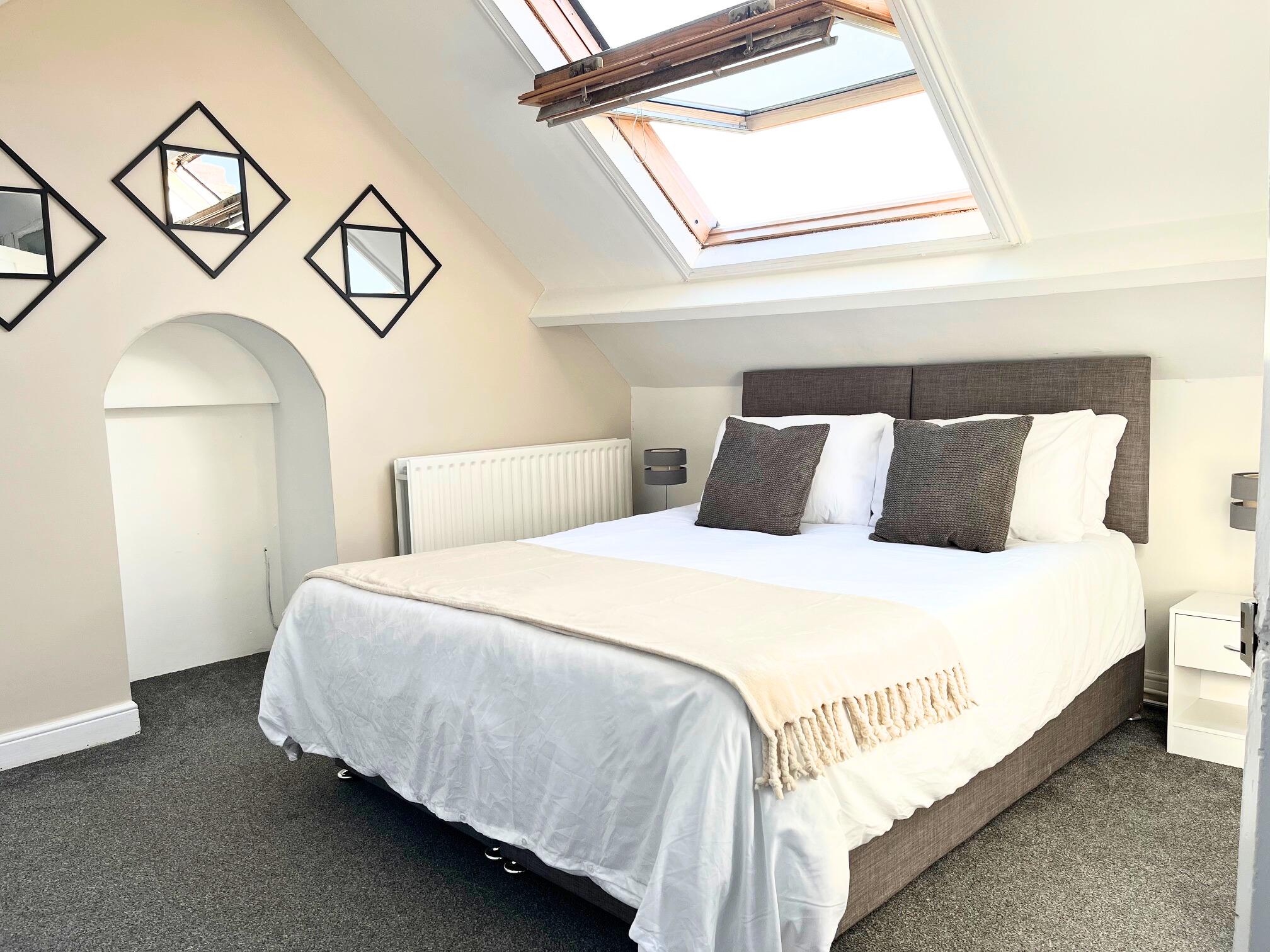 4-Bed Townhouse | Fast Wifi | Free Parking Spaces